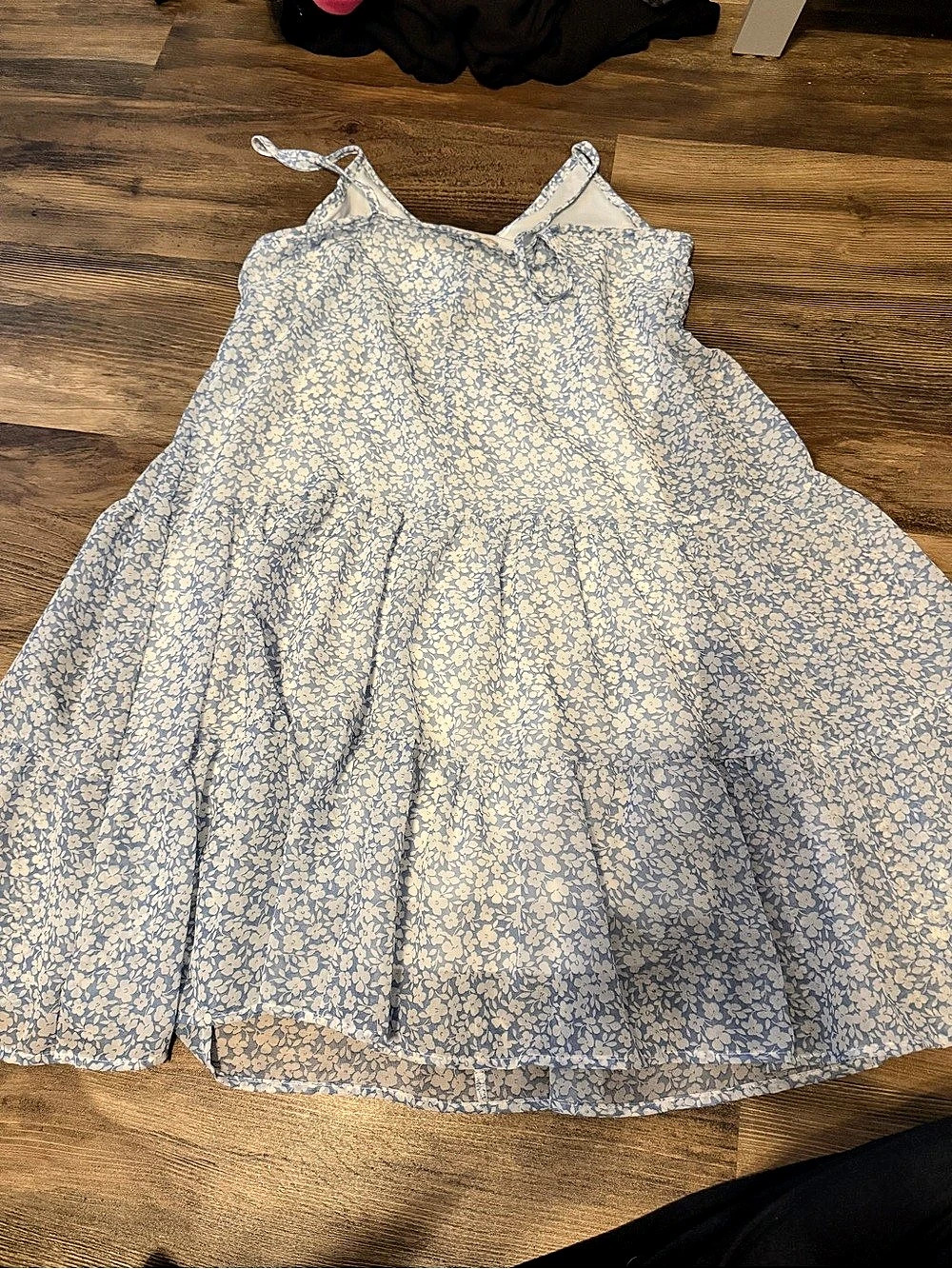 Altar’d state Blue/white floral above the knee dress